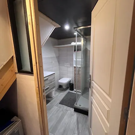 Individuelle Avec Salle D'eau - Wc Et Parking
